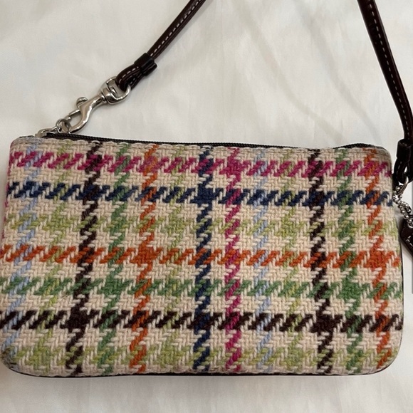 Almost brand new 100% wool Coach bag - Picture 6 of 9